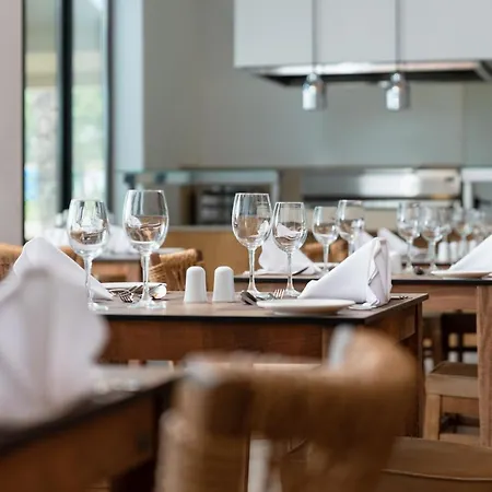 Absolute فندق 4*